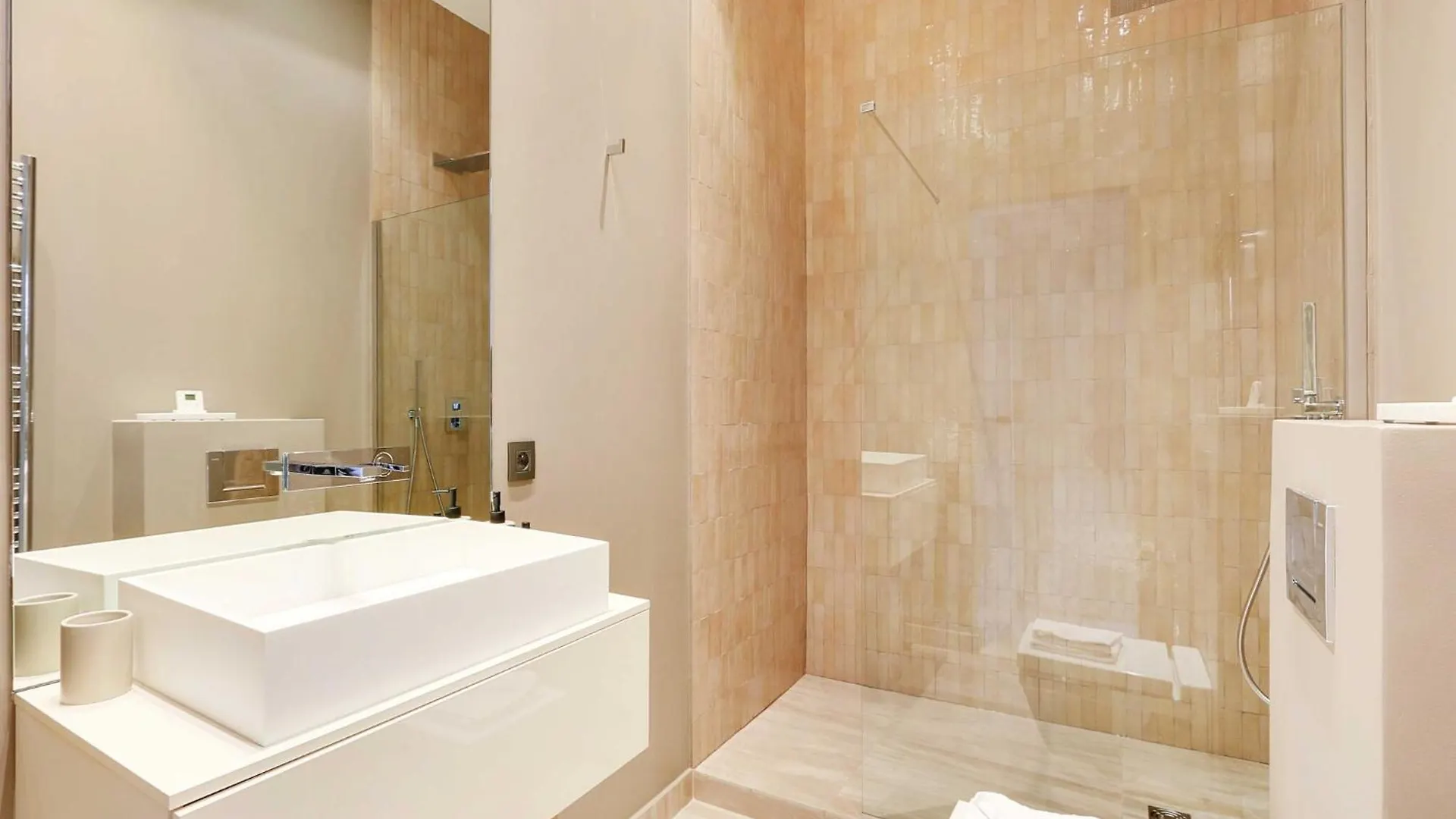 Elegant Aprt- 2Bdr 4P Close To The Champs Elysees Paris Apartment